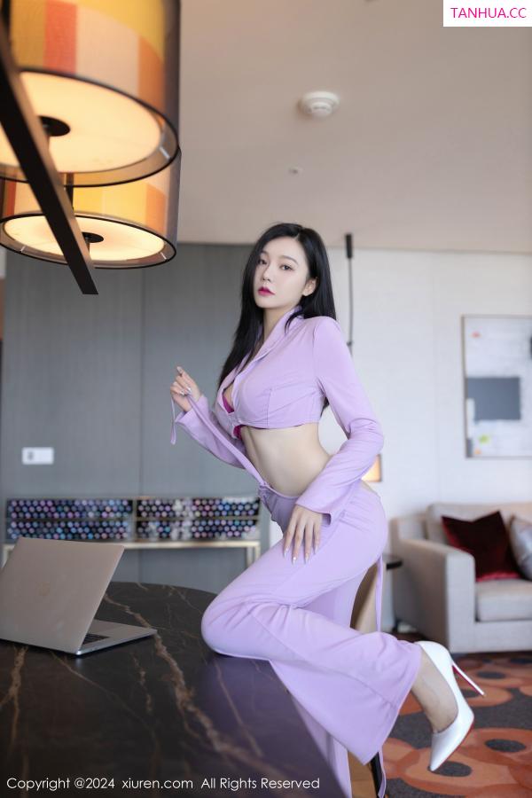 安然Maleah  [XiuRen]高清写真图 2024.01.23 No.8006 安然anran OL美腿第7张图片